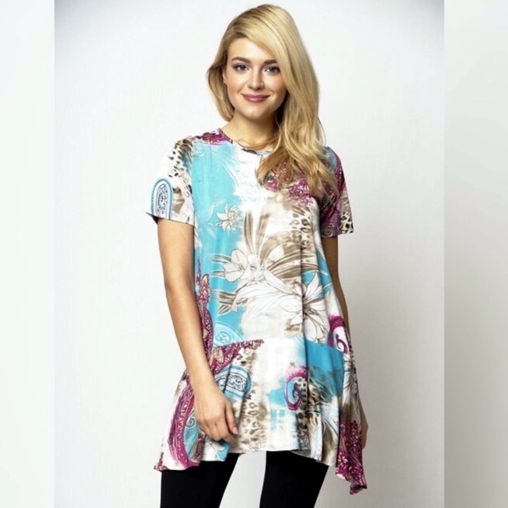Boutique style Leopard paisley floral sharkbite top - Picture 1 of 8